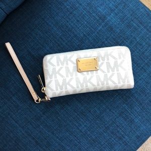 Michael Kors Zipper Wallet